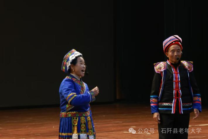 青阳乡老年学校闪耀高校舞台：传统非遗与现代美育的深情对话