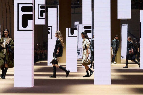 FILA于米兰时装周呈现"流动的都市"主题大秀 发布全新高级运动时装MILANO系列