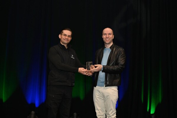 PMWC 2026｜从先锋到引领，Alex Zhavoronkov为OpenAI总裁颁发杰出人物奖，并任分论坛主席