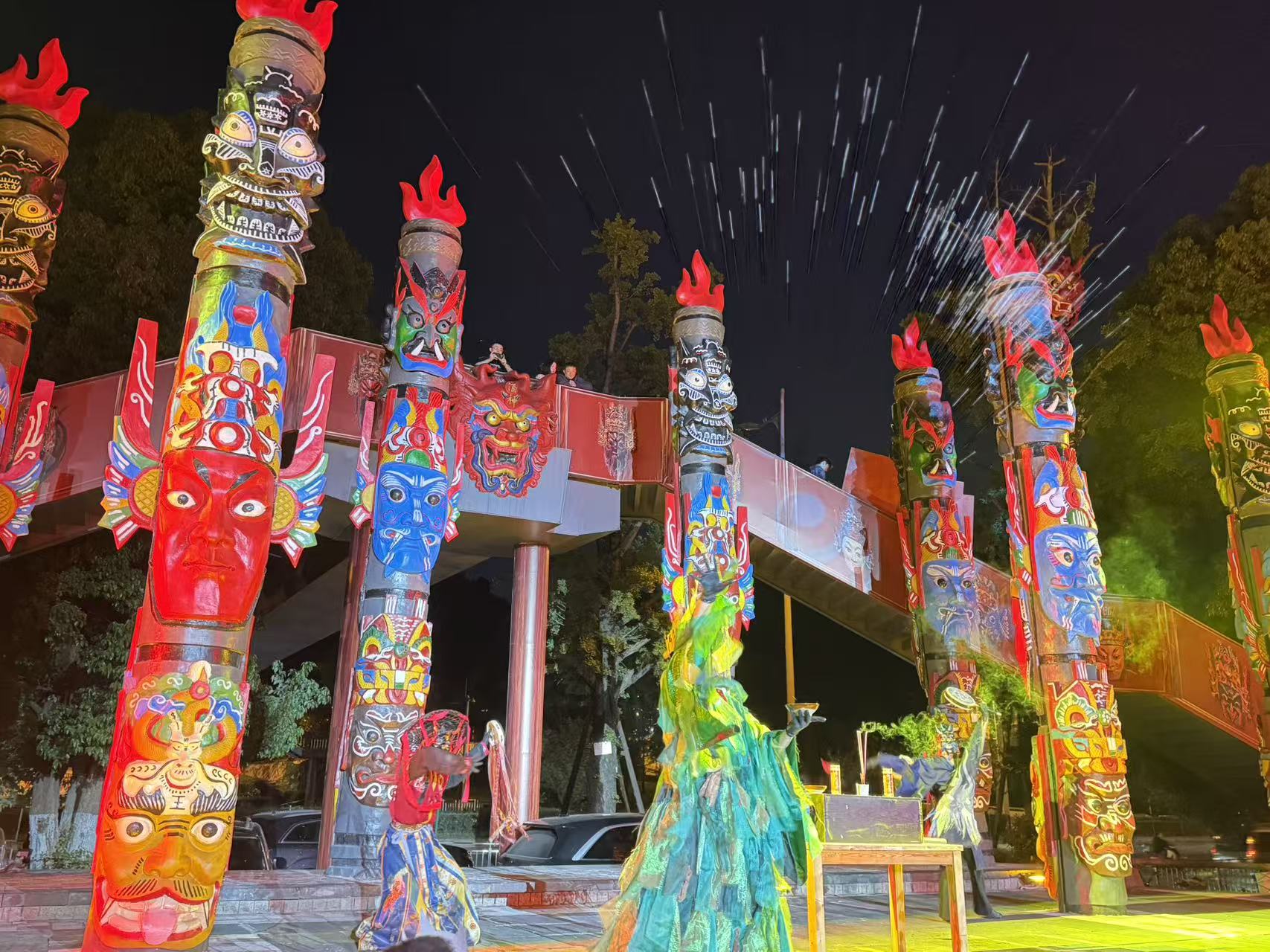 千年傩戏焕新生 城市秘境嗨不停 ——《爽爽贵阳嗨翻天・苗疆秘境狂欢节》盛大启幕