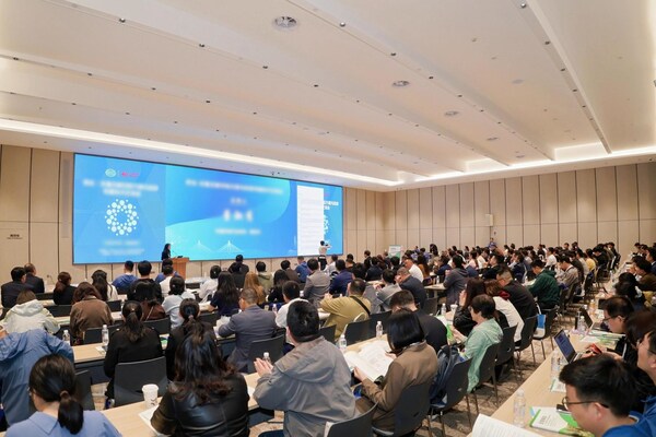 SGS为传化颁发全球首张防水剂产品No PFAS Detected green mark证书